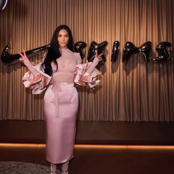 🔥NWT SKIMS x NIKE Weightless Layers Mock Neck Long Sleeve HIMALAYAN (TOP ONLY) - Picture 11 of 11